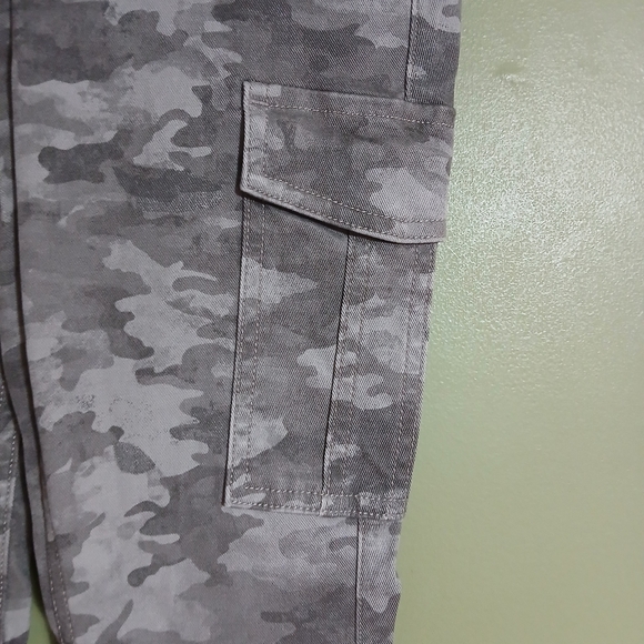 SPANX Stone Wash Camo PrintPull On Jean-ish Leggings Pants Ankle Size Small - Picture 14 of 16